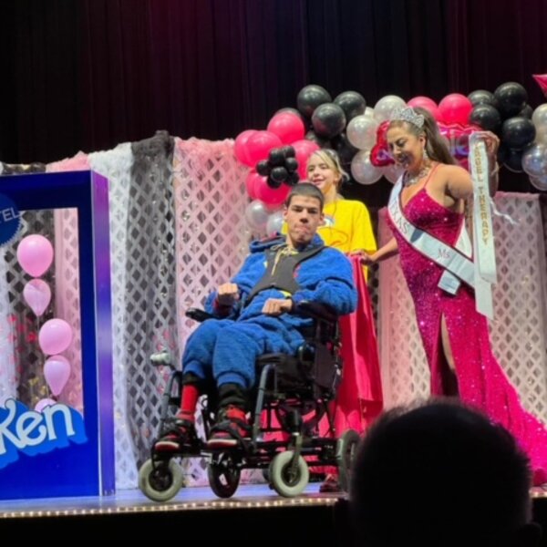 Lords and Ladies Pageant crowning Lord Rudy Smith