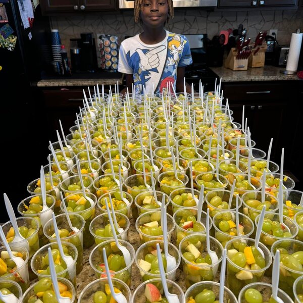300 Fruit Cups For The Unhoused And Migrants 