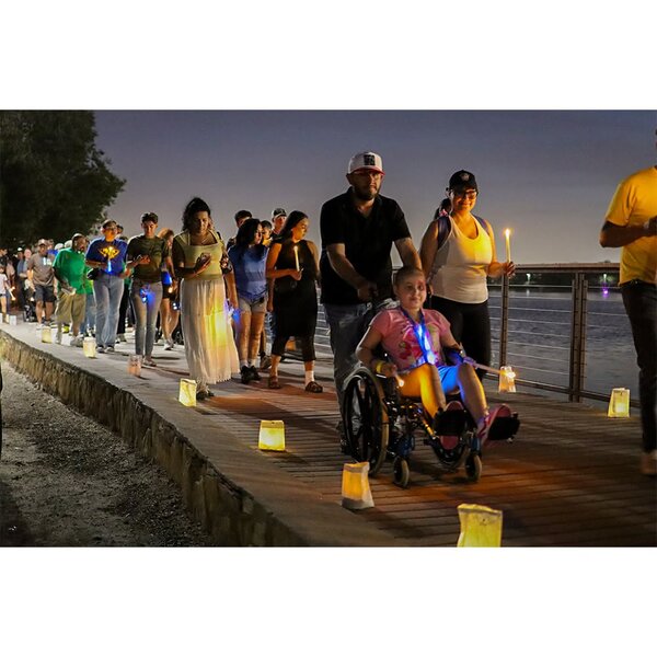 In September, Candlelighters families, staff, and our community Walk for Hope. 